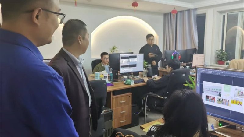 师资力量是衡量课程质量的关键因素。一个优秀的短视频拍摄课程，应该拥有以下特点：